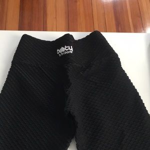 Cropped Booty by Brabants croco skin leggings